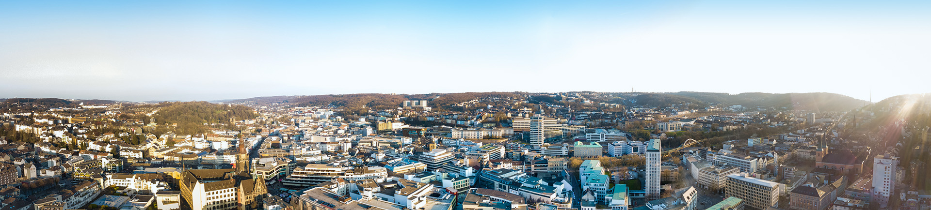 Luftaufnahme mit Panorama Wuppertal-Elberfeld