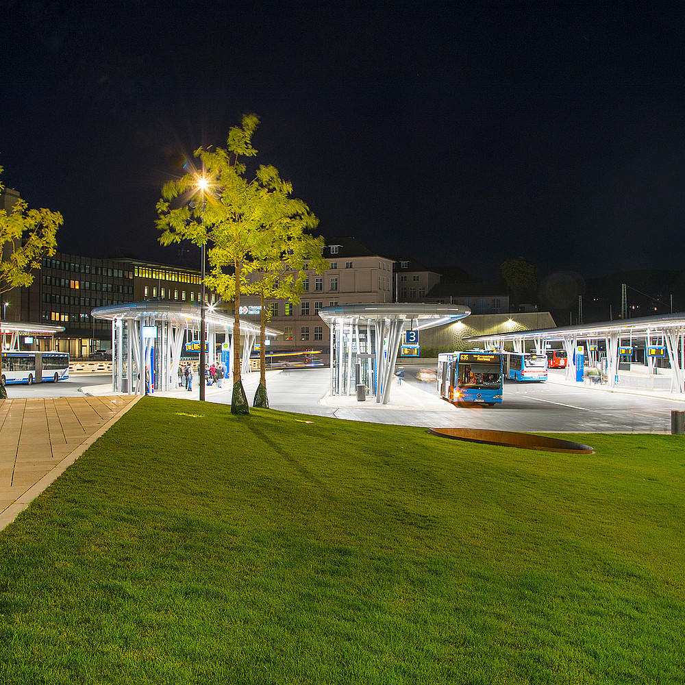 WSW Busbahnhof bei Nacht