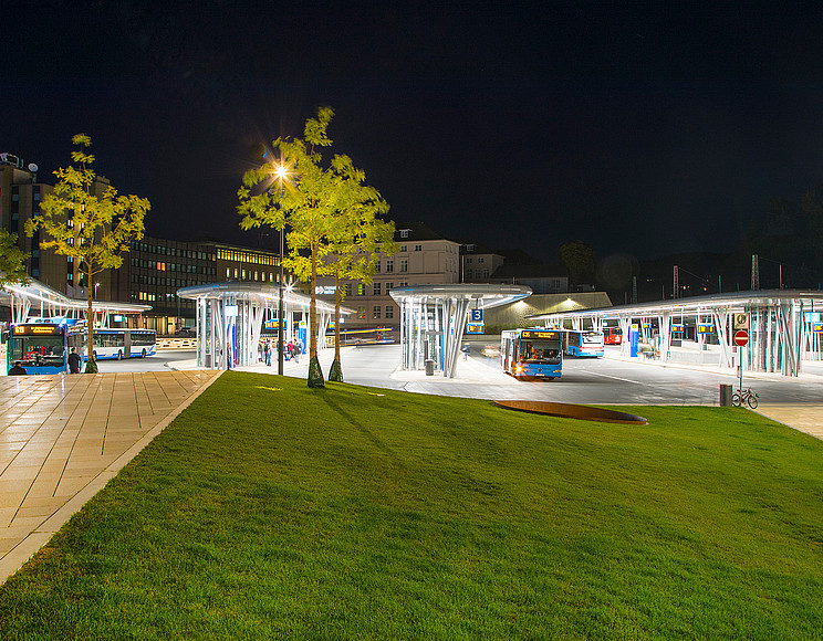 WSW Busbahnhof bei Nacht