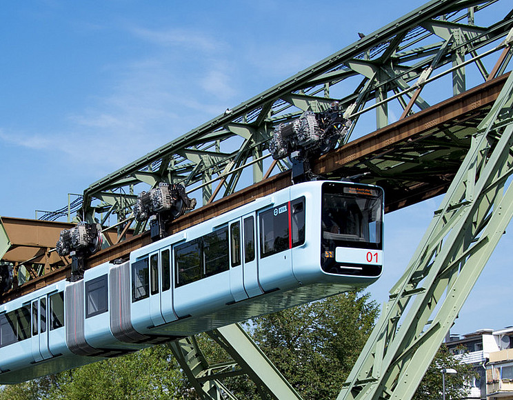 Schwebebahn über der Wupper