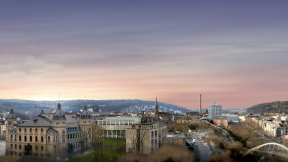 Eine Aufnahme von Wuppertal in der Dämmerung